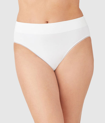 Feeling Flexible Hi-Cut - White | Wacoal Latest