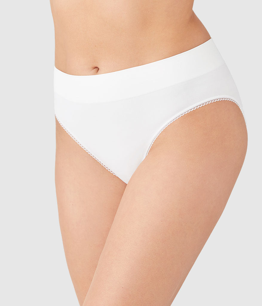 Feeling Flexible Hi-Cut - White | Wacoal Latest