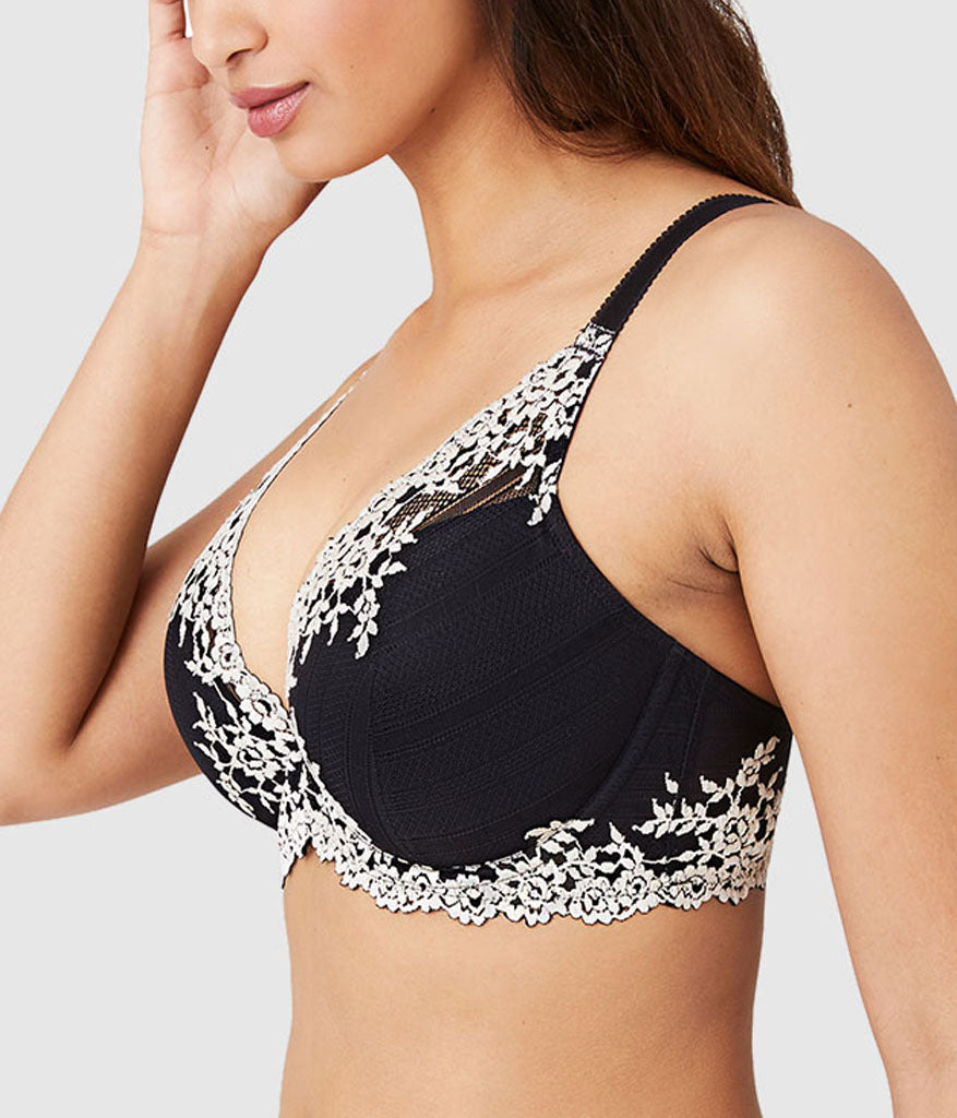 Embrace Lace® Plunge Bra - Black | Wacoal Deals